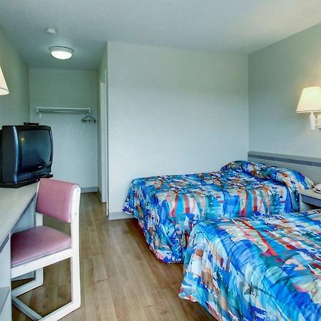 Motel 6 Manhattan Kansas 外观 照片
