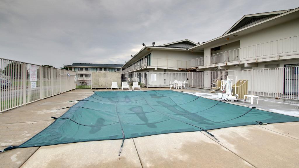 Motel 6 Manhattan Kansas 外观 照片