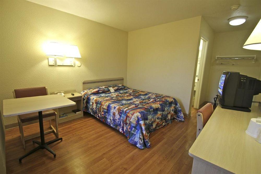 Motel 6 Manhattan Kansas 外观 照片