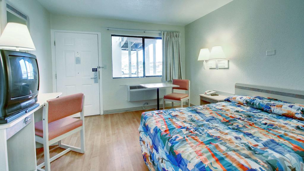 Motel 6 Manhattan Kansas 外观 照片