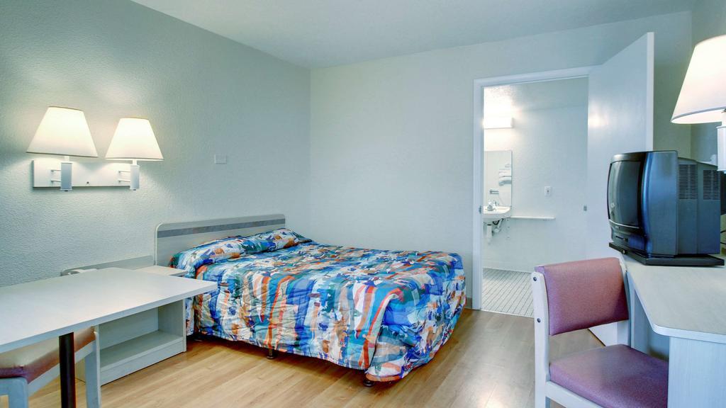 Motel 6 Manhattan Kansas 外观 照片